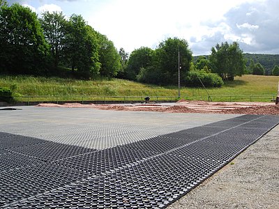 Matten als Unterschicht für den Reitplatzbau