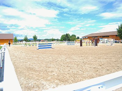 Reitplatz mit Sand-Tretschicht